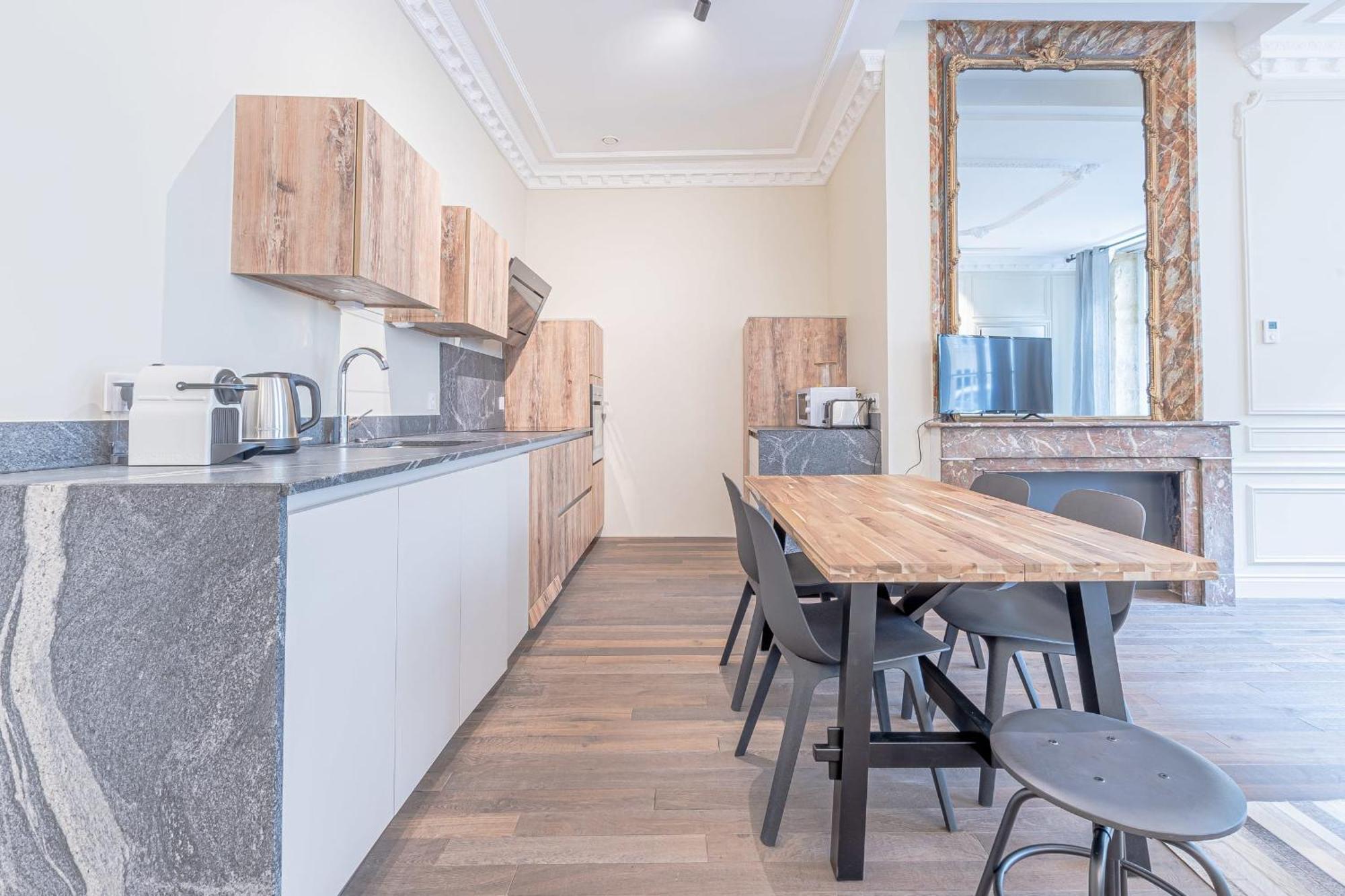 La Cour Doree Apartment *